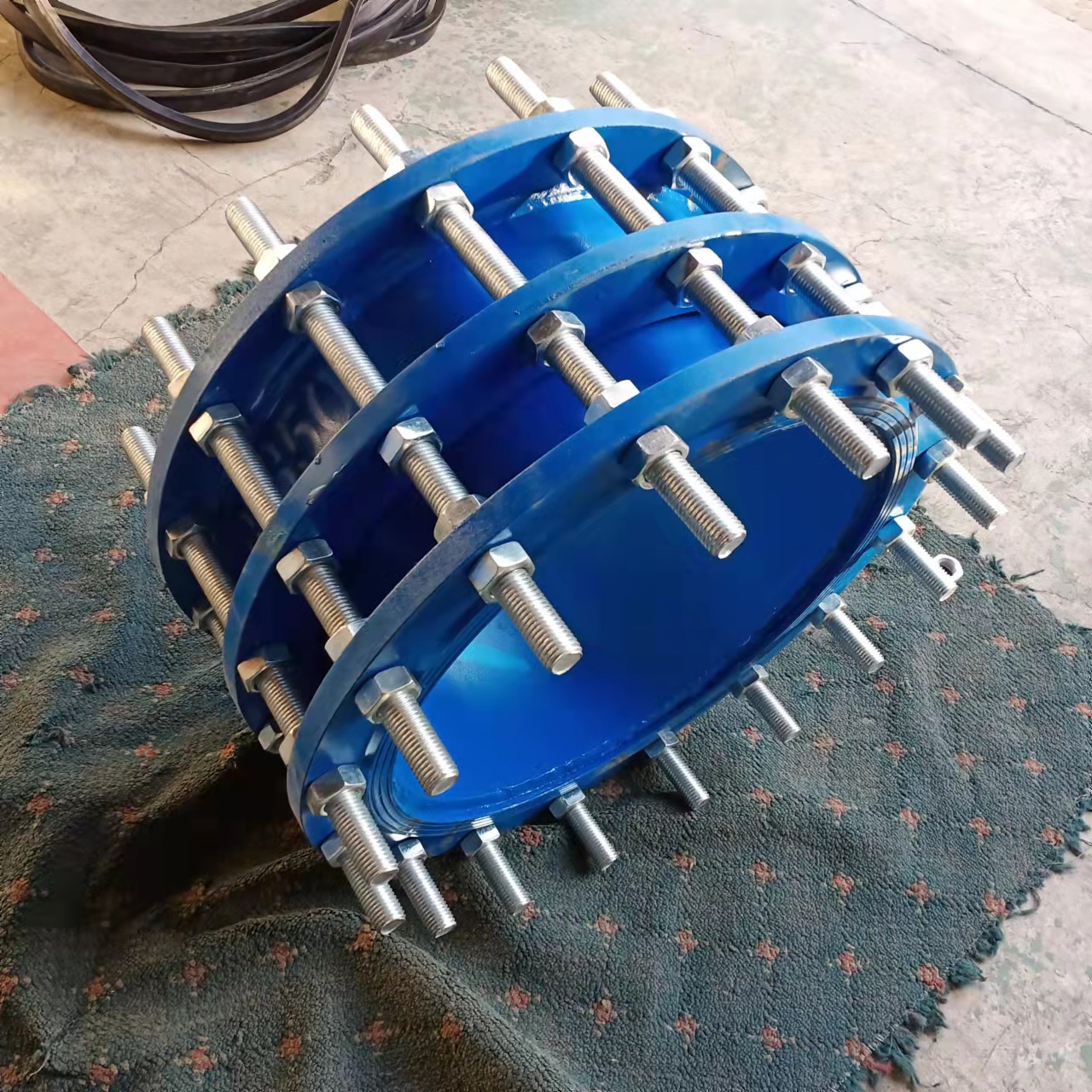 雙法蘭傳力接頭動(dòng)作圖解-雙法蘭傳力接頭廠家【鞏義恒偉供水材料有限公司】
